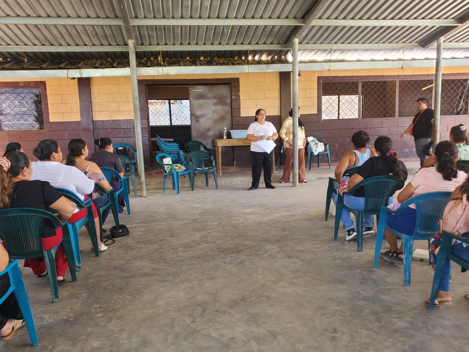 Mujeres participando 1