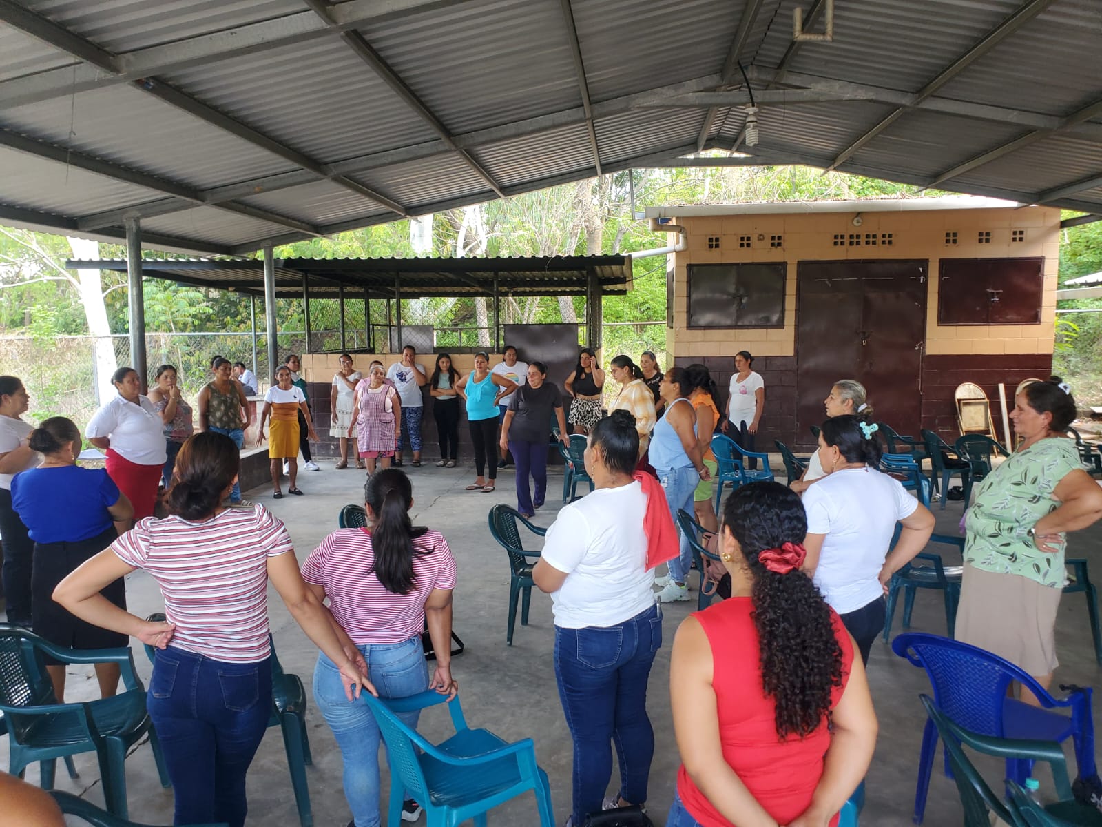 Mujeres participando 2